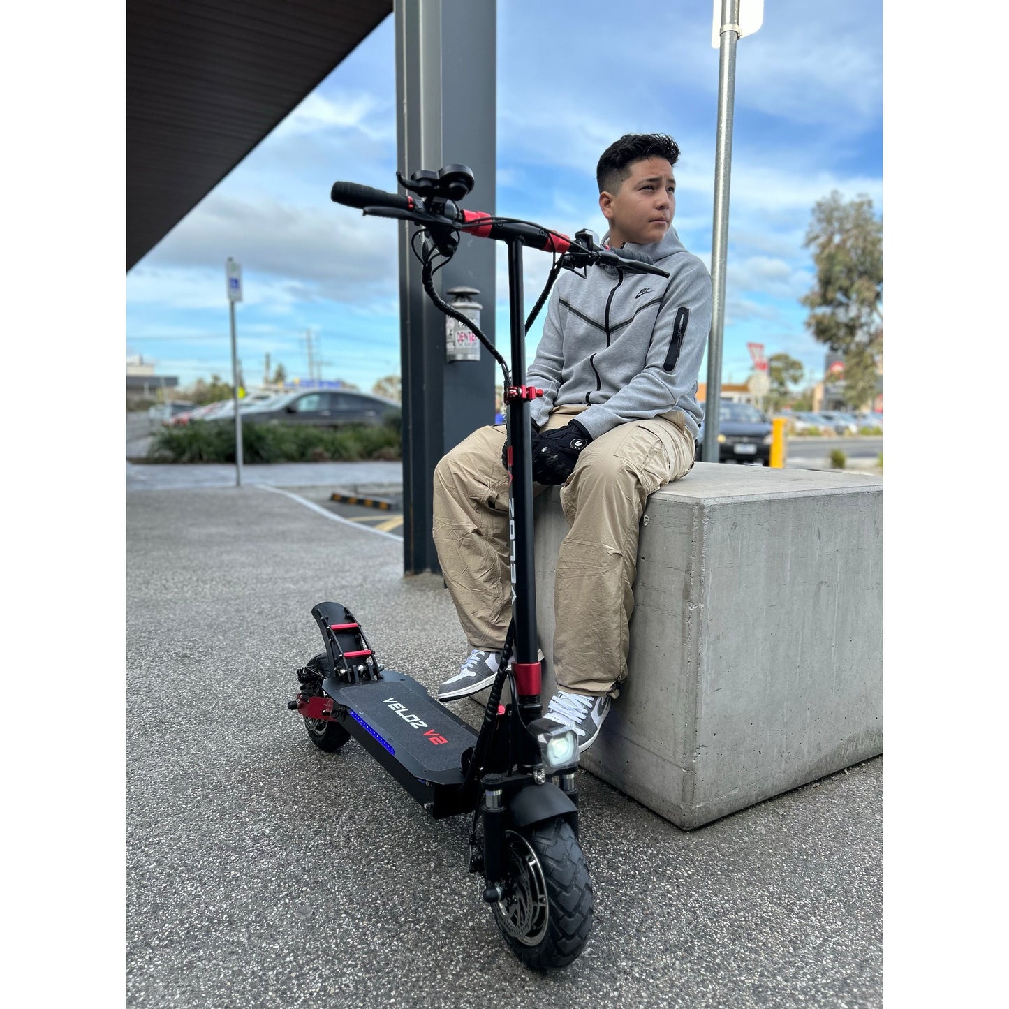 Veloz V2 - 2400W Electric Scooter