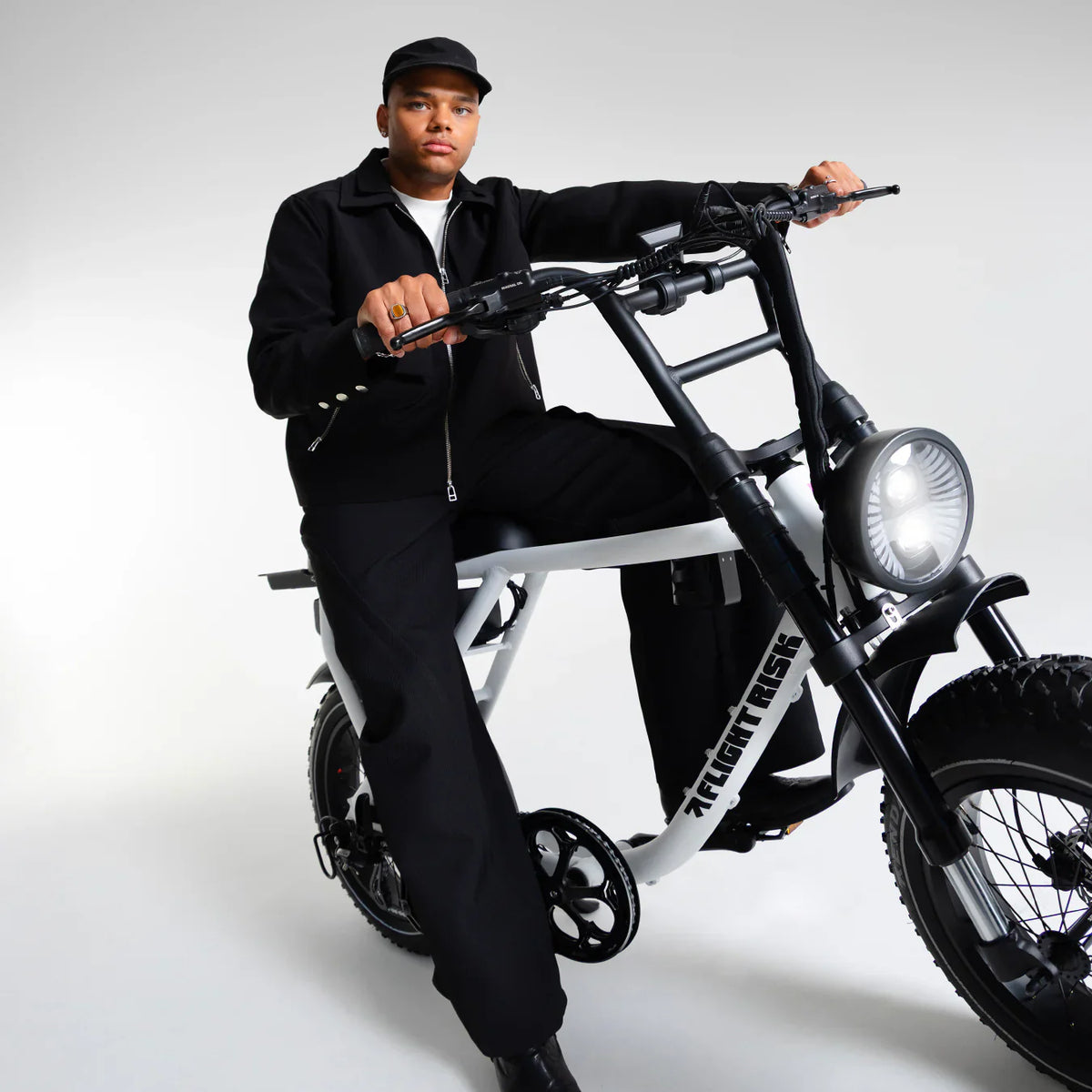 Flight Risk Fr505 Flight Risk FR505 eBike - Silver: Sleek and Powerful Ride